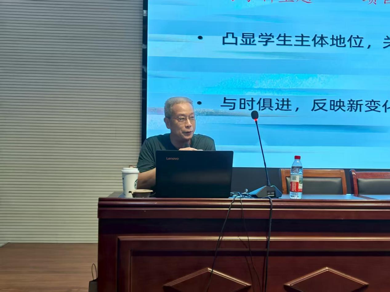 任丘市2025年仁爱版七年级英语教材培训顺利举行(图2)