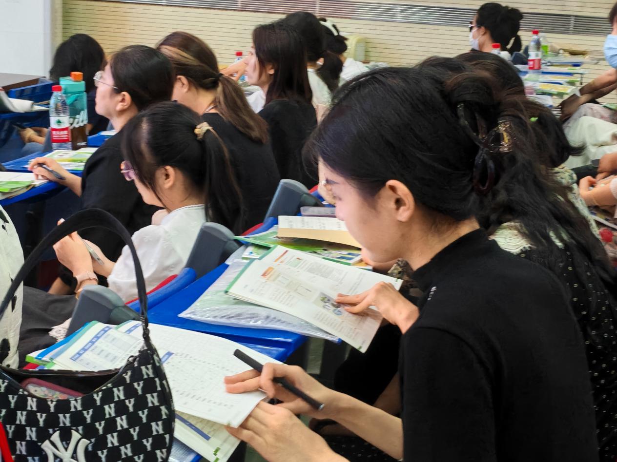任丘市2025年仁爱版七年级英语教材培训顺利举行(图3)