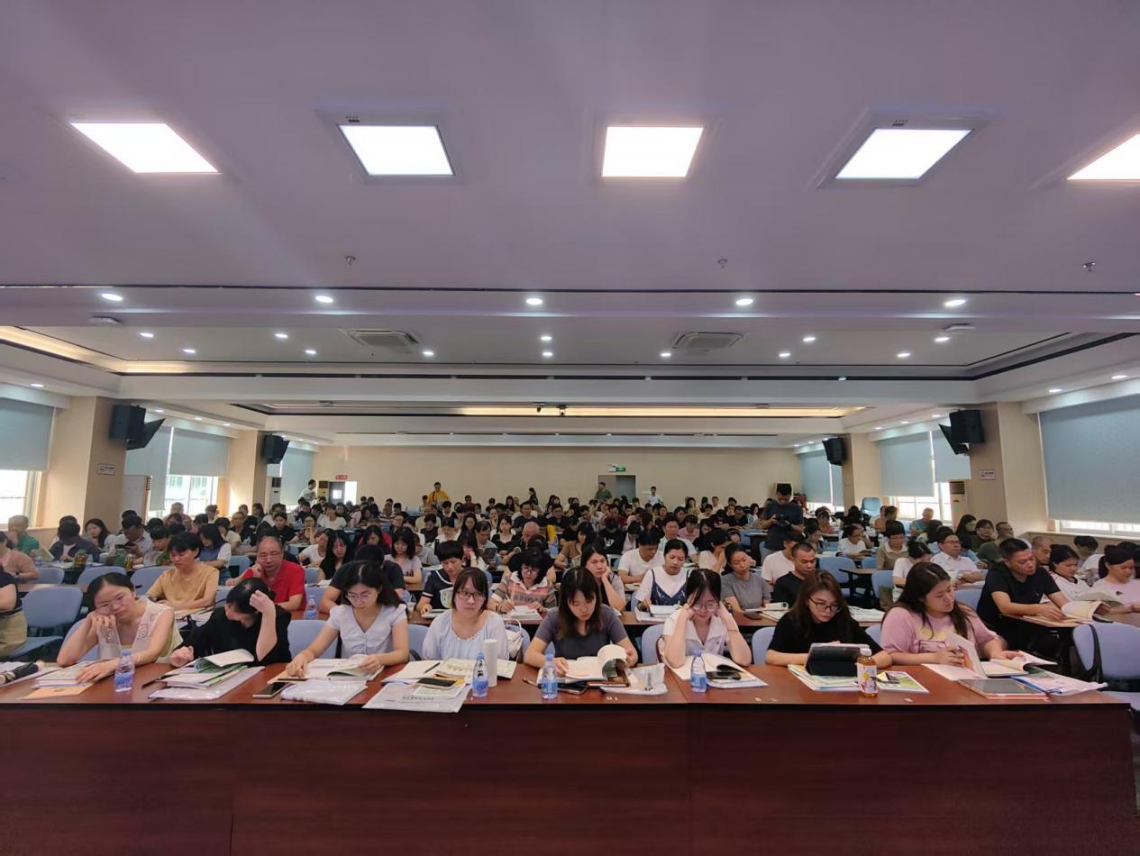 2025年南安市初中英语科普仁爱版新教材教师培训圆满结束(图2)